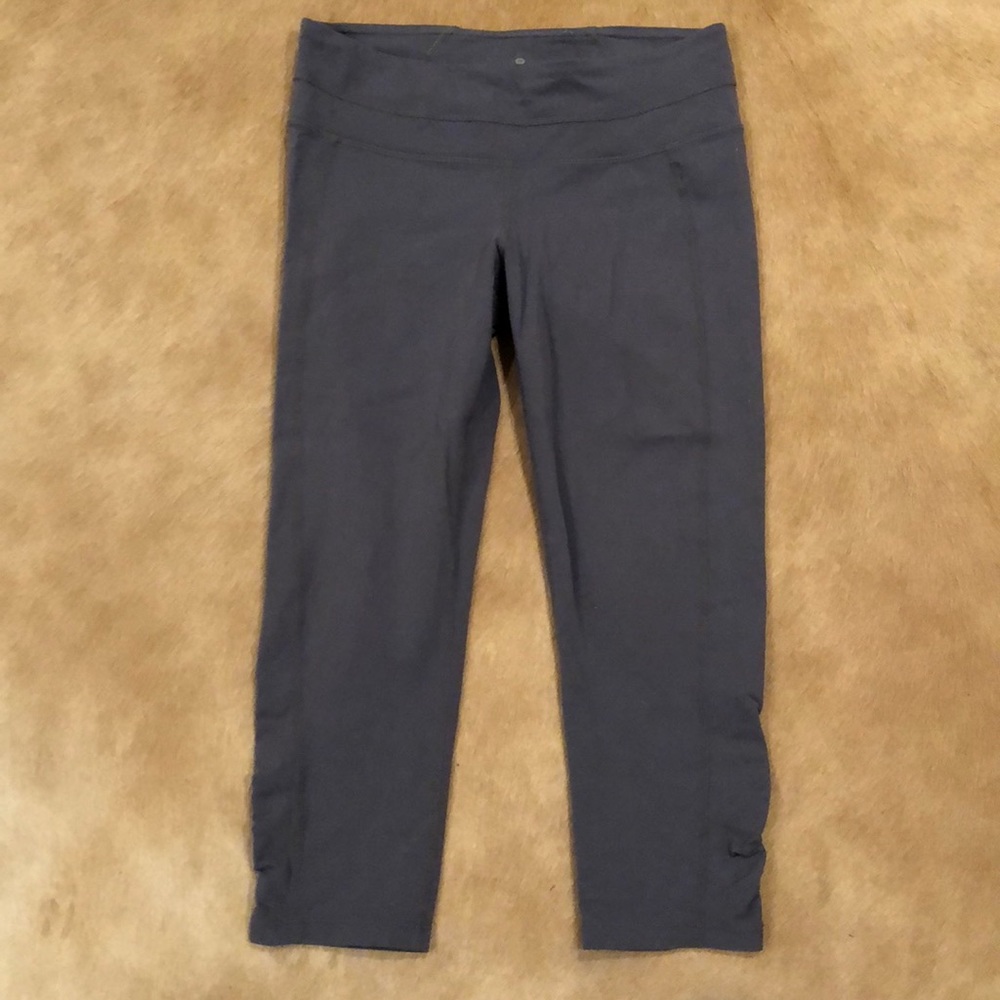 Cute light grey Athleta Capri leggings size small